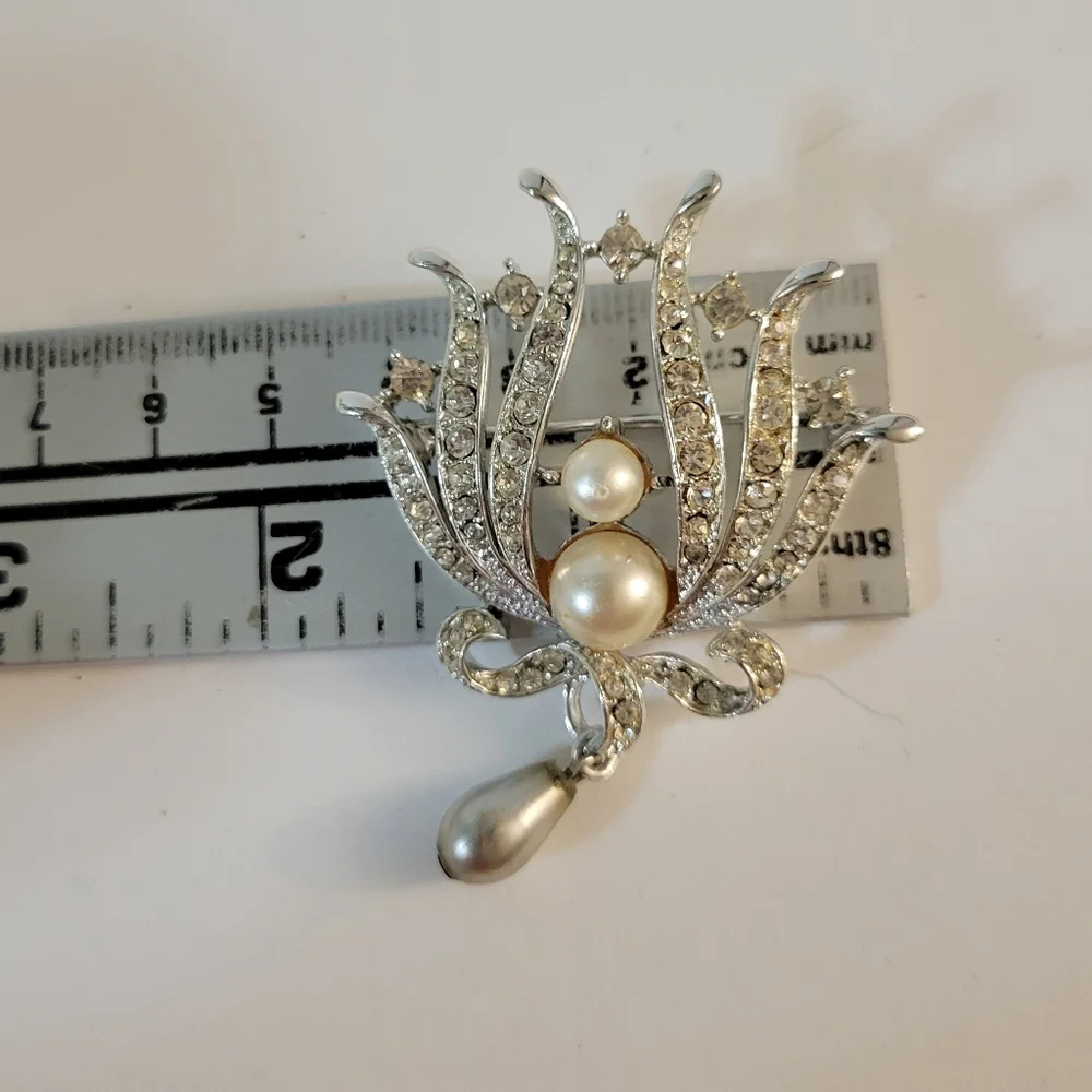 Lisner Brooch Faux Pearl Crystal Brooch